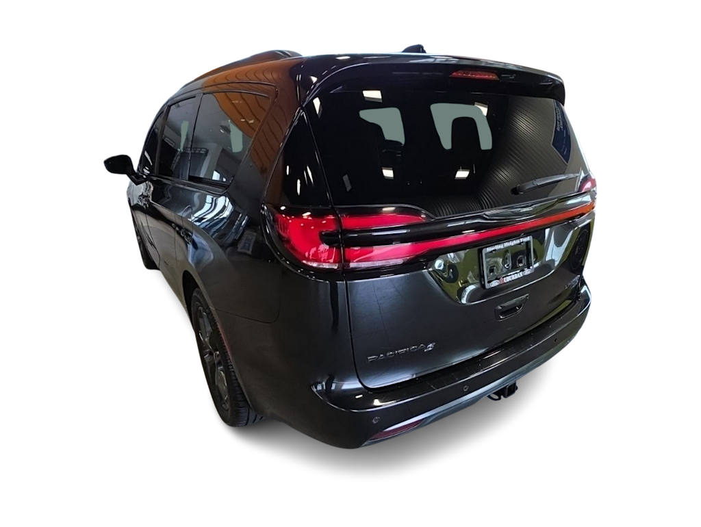 Thumbnail: 2021 Chrysler Pacifica - 4
