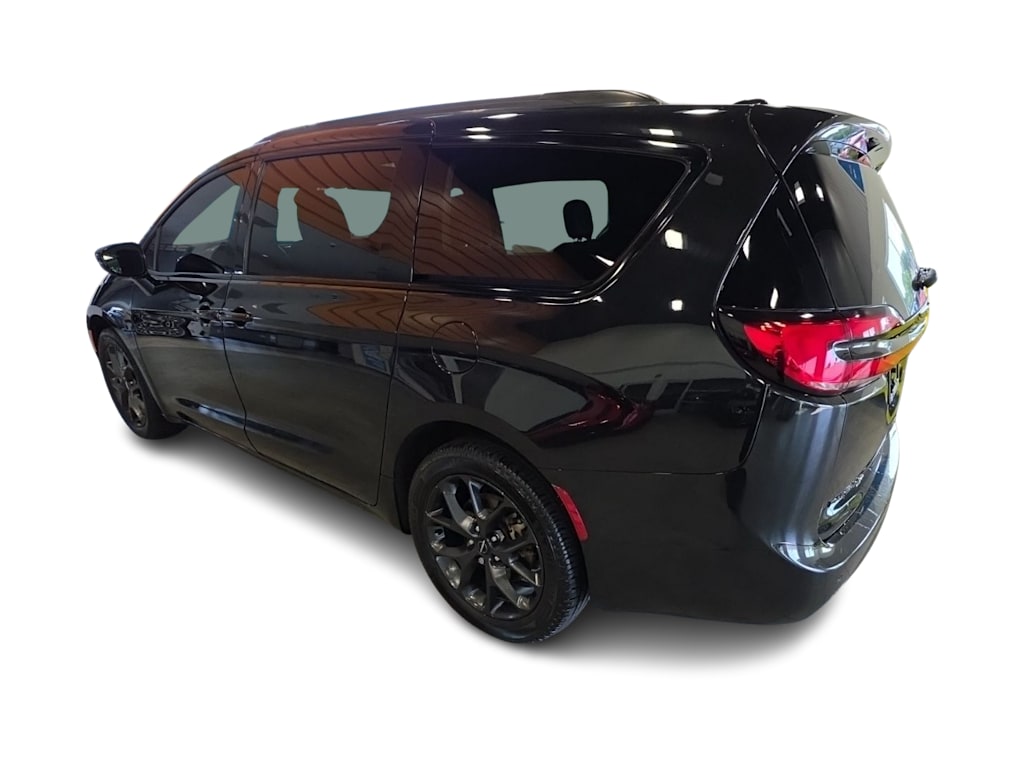 Thumbnail: 2021 Chrysler Pacifica - 21