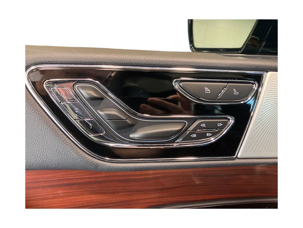 Thumbnail: 2023 Lincoln Navigator - 21