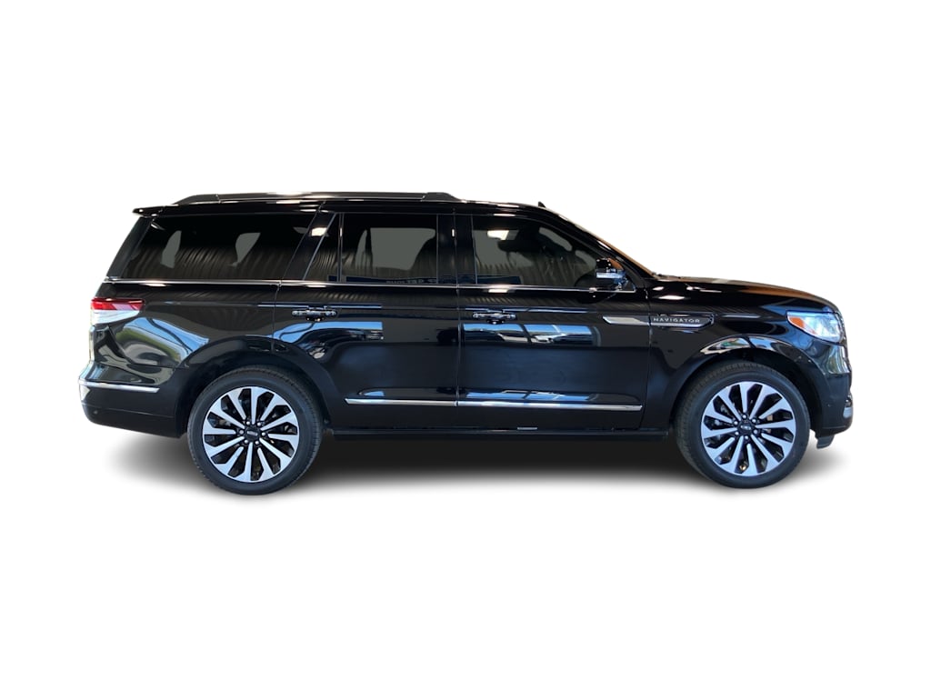 Thumbnail: 2023 Lincoln Navigator - 16