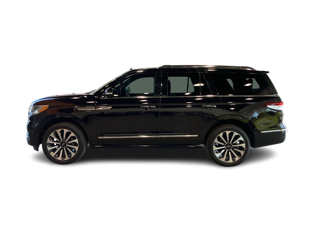 Thumbnail: 2023 Lincoln Navigator - 3