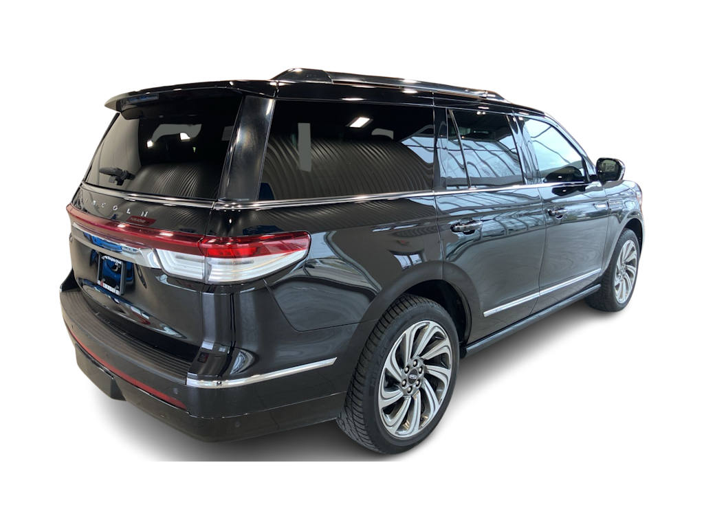 Thumbnail: 2023 Lincoln Navigator - 17