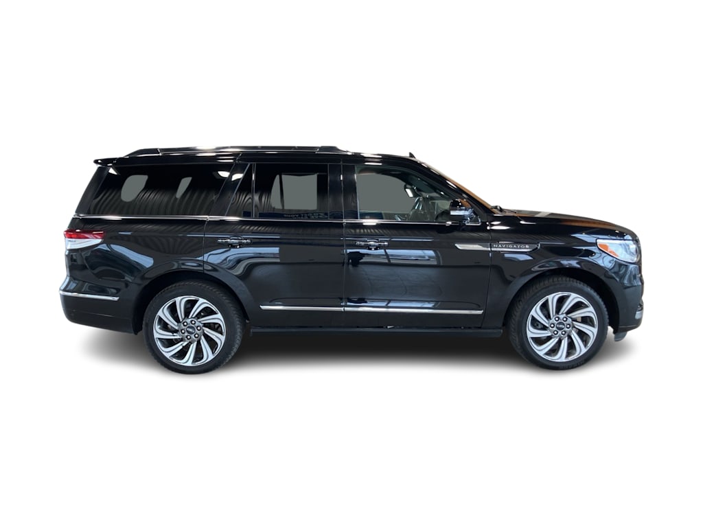 Thumbnail: 2023 Lincoln Navigator - 16