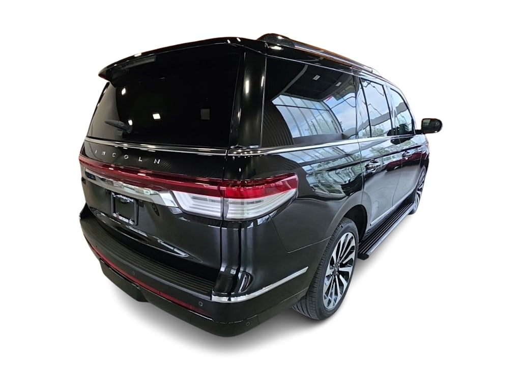 Thumbnail: 2022 Lincoln Navigator - 18