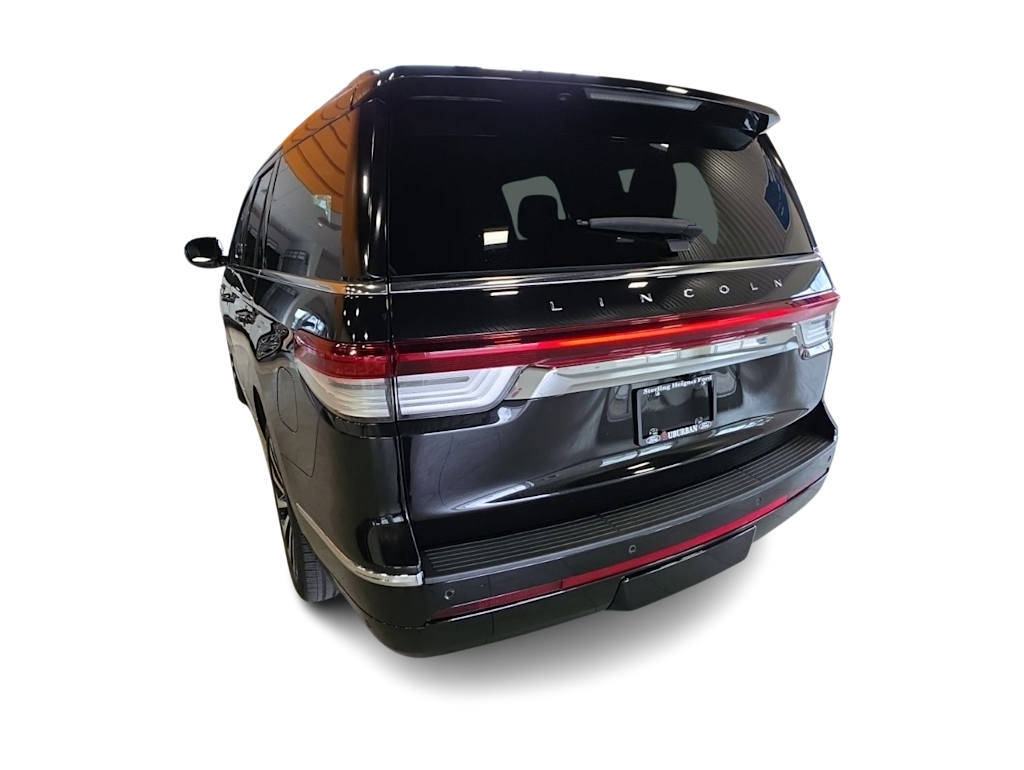 Thumbnail: 2022 Lincoln Navigator - 4
