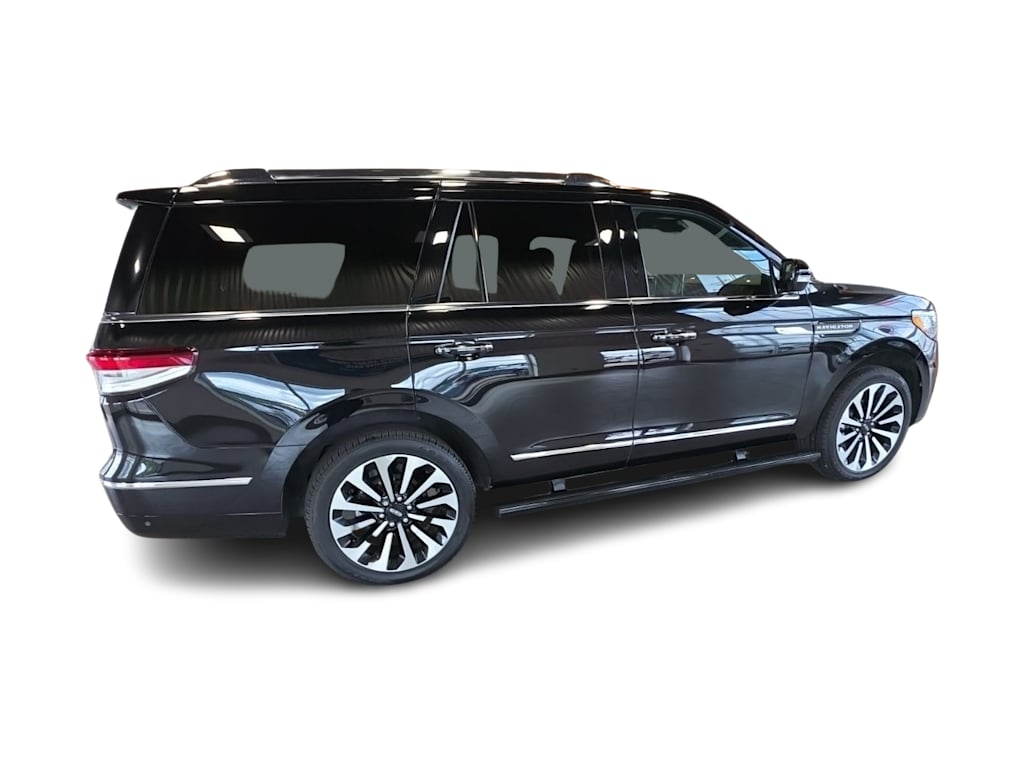 Thumbnail: 2022 Lincoln Navigator - 17