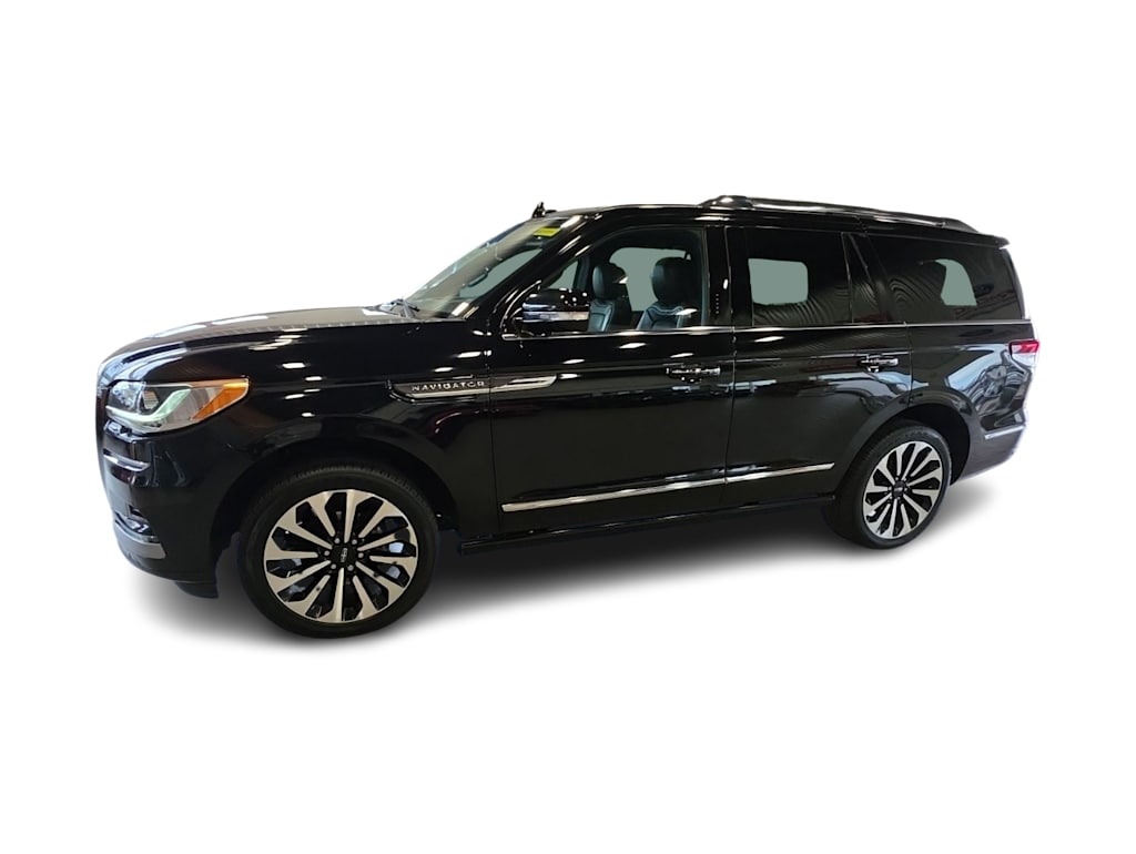 Thumbnail: 2022 Lincoln Navigator - 22