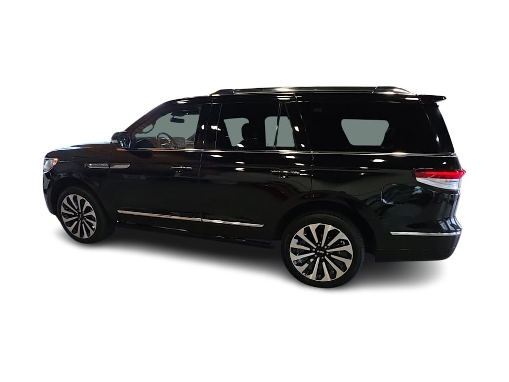 Thumbnail: 2022 Lincoln Navigator - 3