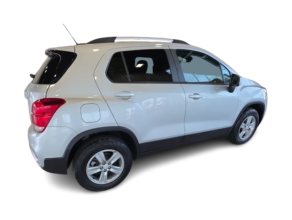 Thumbnail: 2022 Chevrolet Trax - 16
