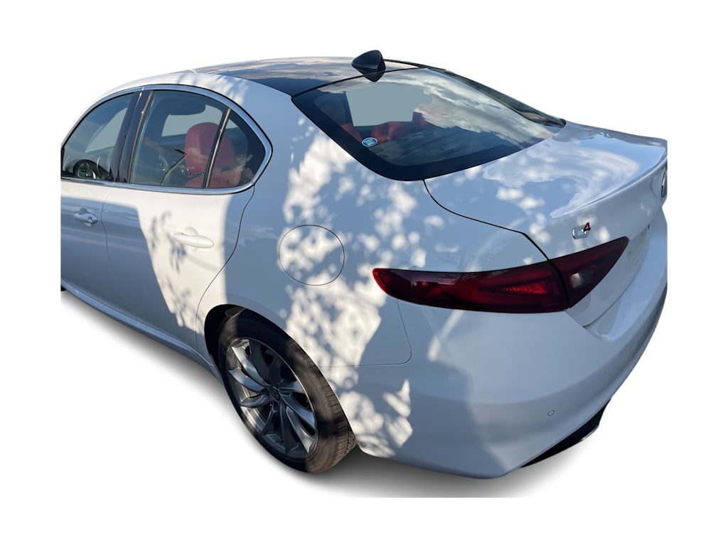 Thumbnail: 2020 Alfa Romeo Giulia - 4