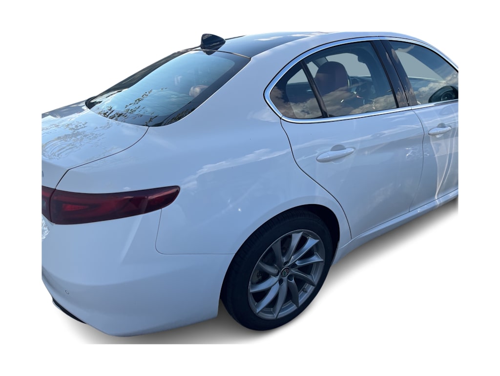 Thumbnail: 2020 Alfa Romeo Giulia - 16
