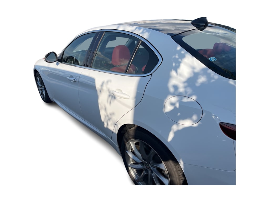 Thumbnail: 2020 Alfa Romeo Giulia - 14