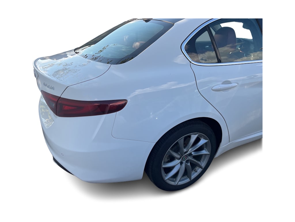 Thumbnail: 2020 Alfa Romeo Giulia - 15