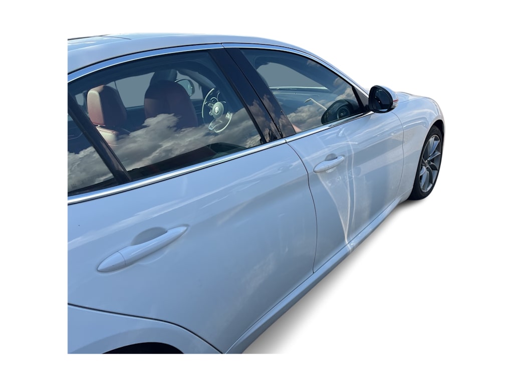 Thumbnail: 2020 Alfa Romeo Giulia - 18