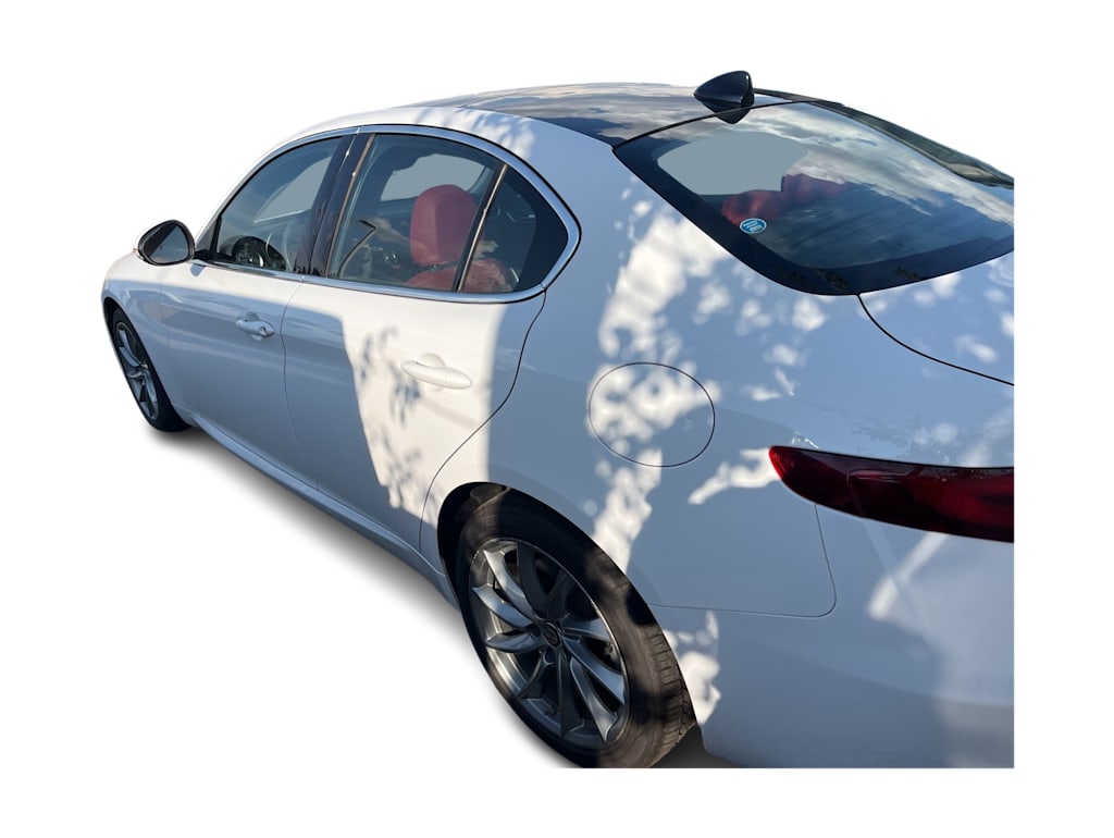 Thumbnail: 2020 Alfa Romeo Giulia - 13