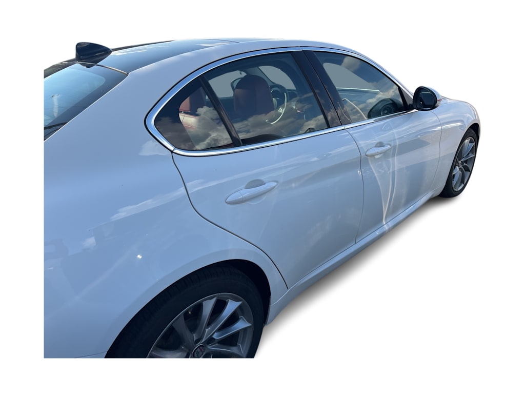 Thumbnail: 2020 Alfa Romeo Giulia - 17