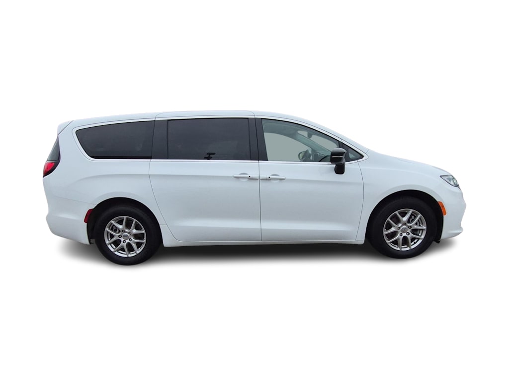 Thumbnail: 2024 Chrysler Pacifica - 20