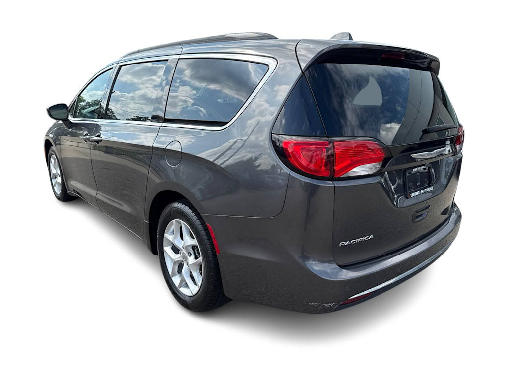 Thumbnail: 2018 Chrysler Pacifica - 4