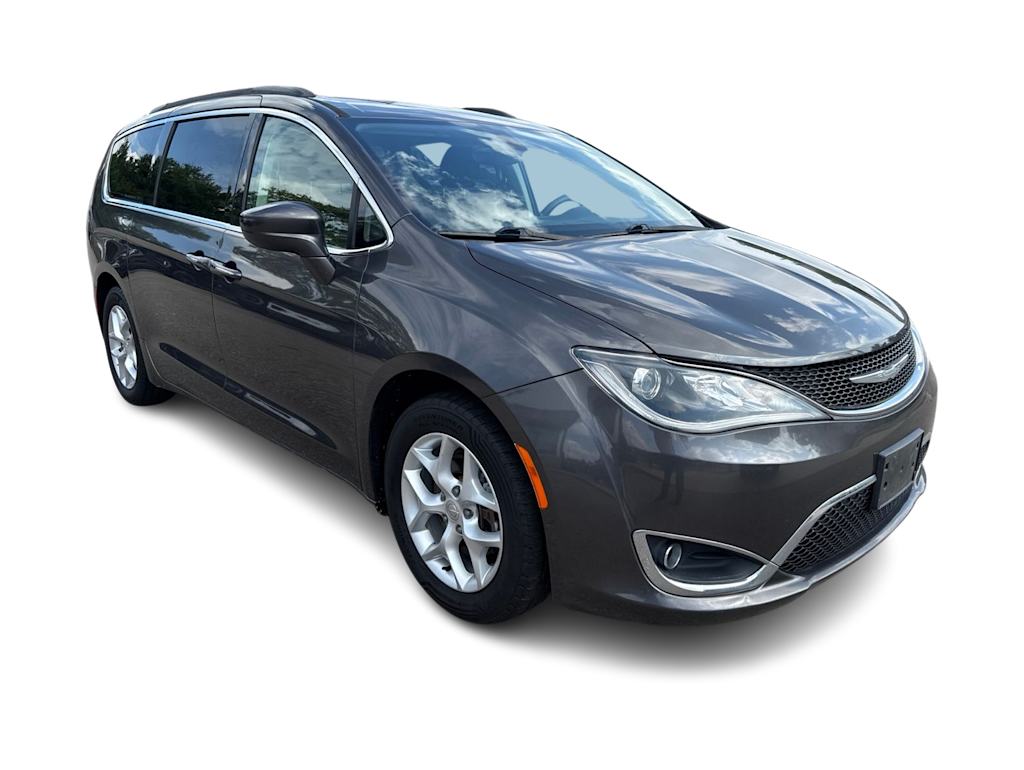 Thumbnail: 2018 Chrysler Pacifica - 12