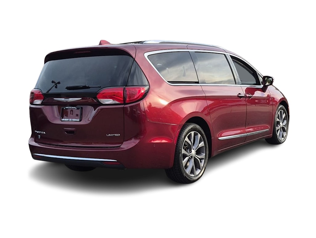 Thumbnail: 2019 Chrysler Pacifica - 17