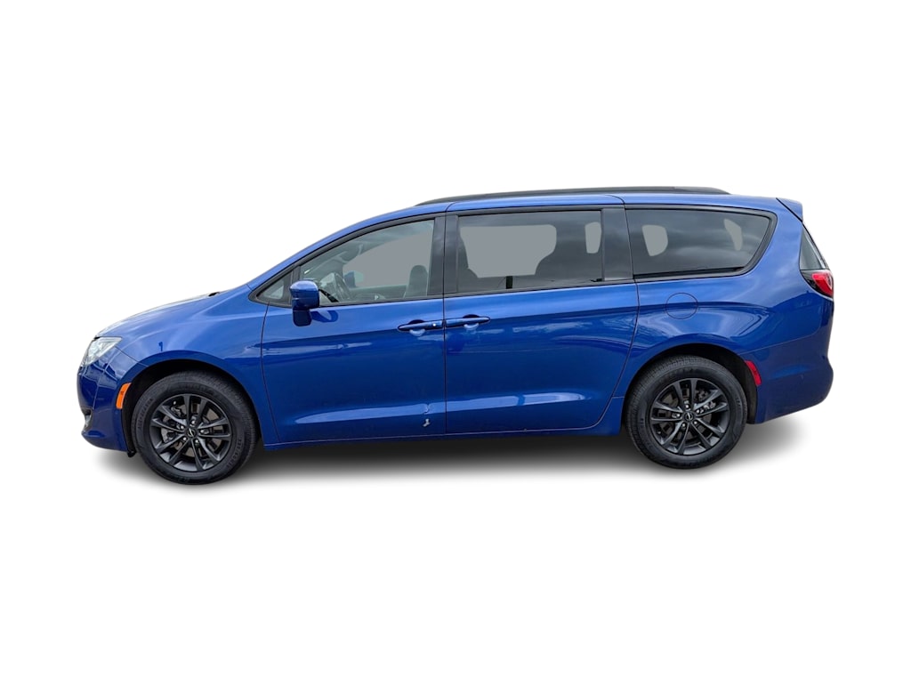 Thumbnail: 2020 Chrysler Pacifica - 3