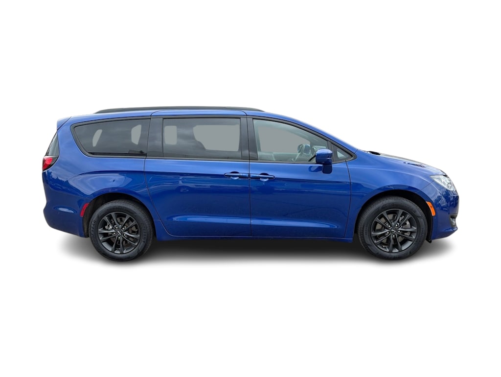 Thumbnail: 2020 Chrysler Pacifica - 20