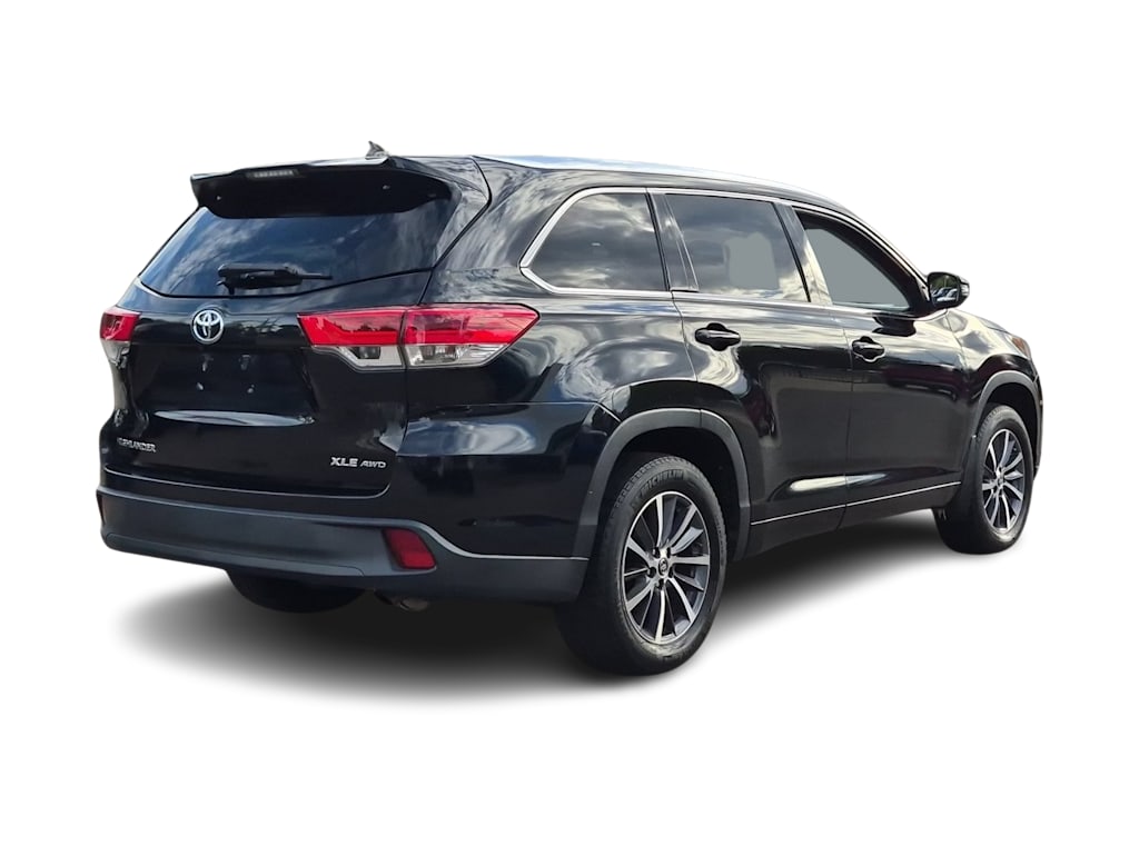 Thumbnail: 2017 Toyota Highlander - 21