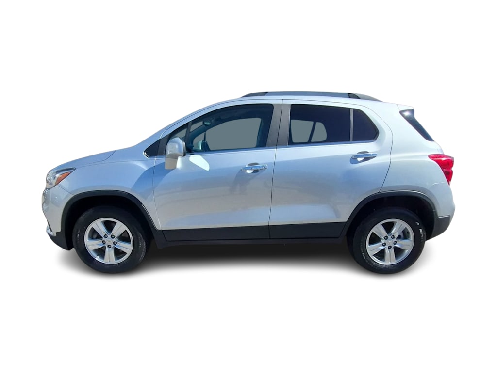 Thumbnail: 2018 Chevrolet Trax - 3