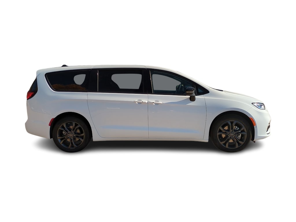 Thumbnail: 2026 Chrysler Pacifica - 21