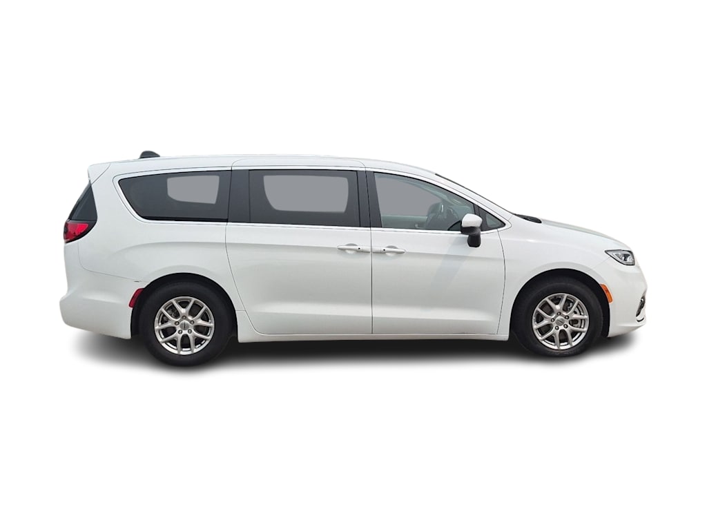 Thumbnail: 2023 Chrysler Pacifica - 18