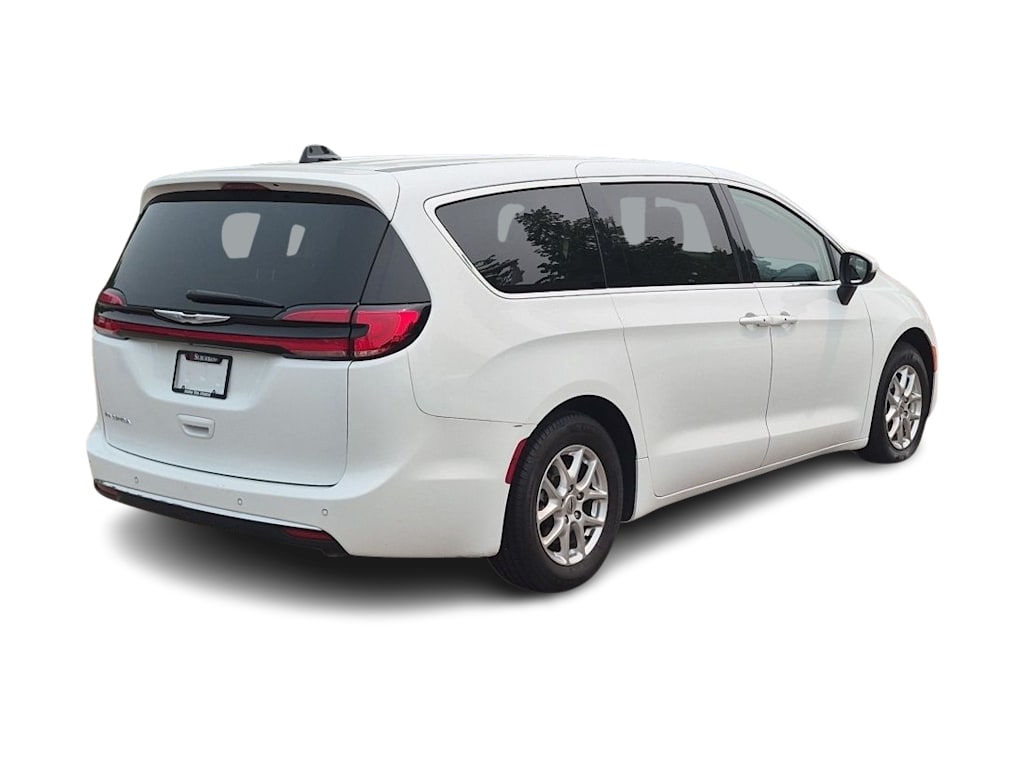 Thumbnail: 2023 Chrysler Pacifica - 17