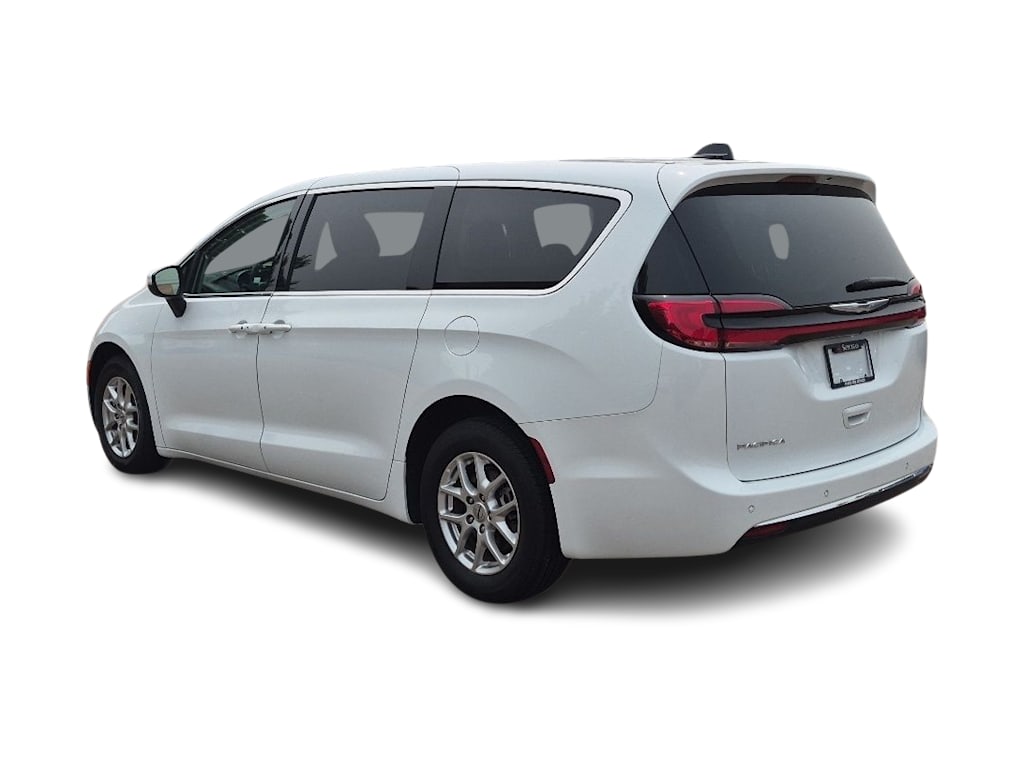 Thumbnail: 2023 Chrysler Pacifica - 4