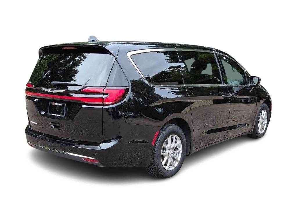 Thumbnail: 2025 Chrysler Pacifica - 22