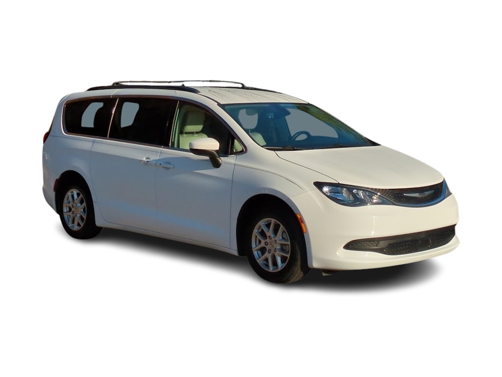 Thumbnail: 2021 Chrysler Voyager - 18