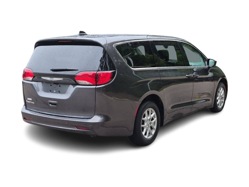 Thumbnail: 2018 Chrysler Pacifica - 21