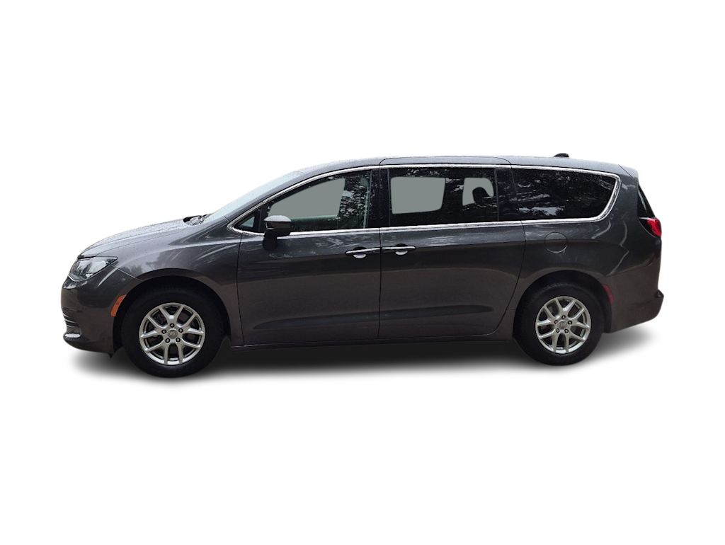 Thumbnail: 2018 Chrysler Pacifica - 3