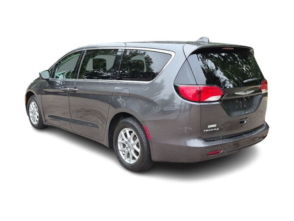 Thumbnail: 2018 Chrysler Pacifica - 4
