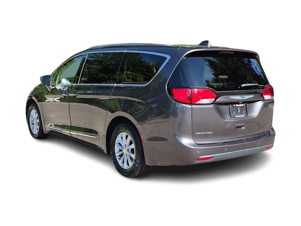 Thumbnail: 2018 Chrysler Pacifica - 4