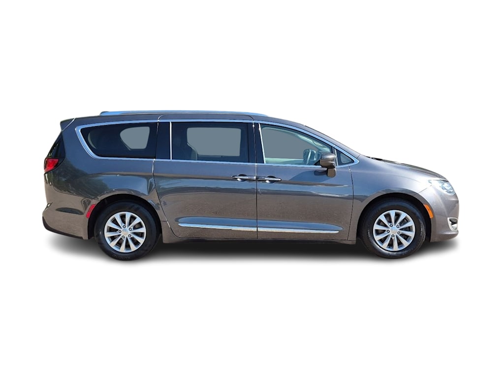 Thumbnail: 2018 Chrysler Pacifica - 22
