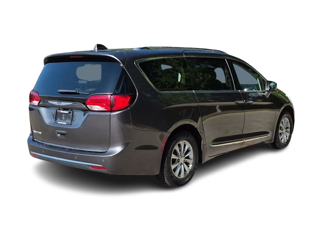 Thumbnail: 2018 Chrysler Pacifica - 21