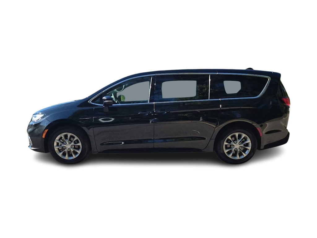 Thumbnail: 2026 Chrysler Pacifica - 3