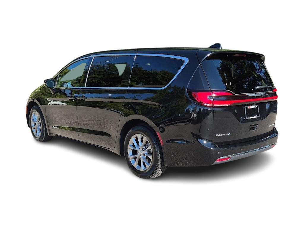 Thumbnail: 2026 Chrysler Pacifica - 4