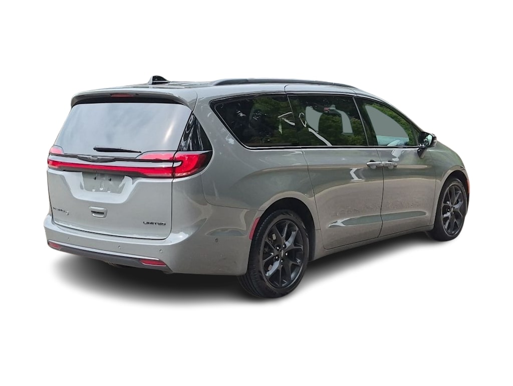 Thumbnail: 2023 Chrysler Pacifica - 20