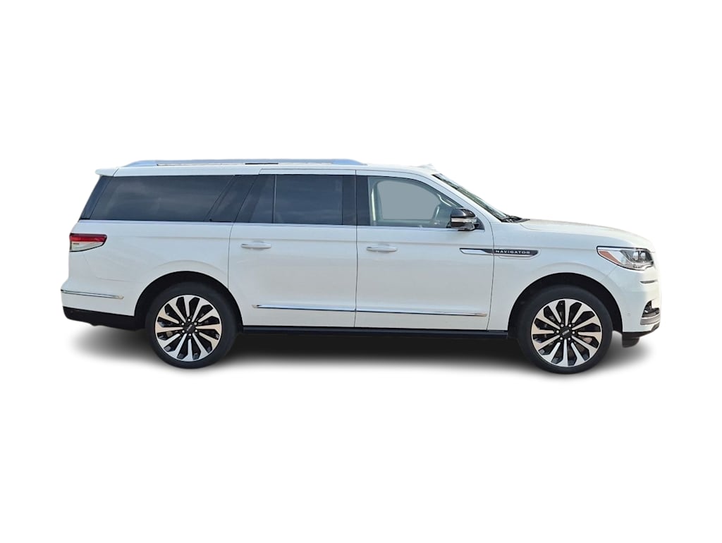 Thumbnail: 2024 Lincoln Navigator L - 23