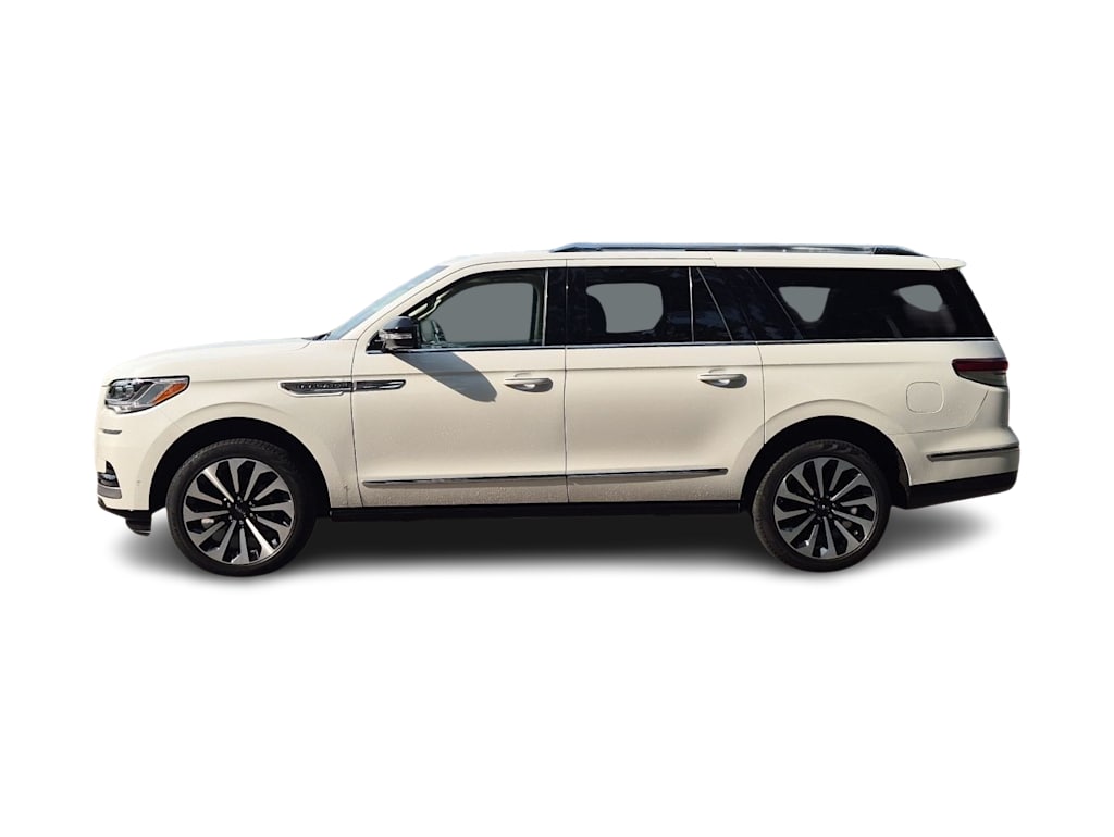 Thumbnail: 2024 Lincoln Navigator L - 3