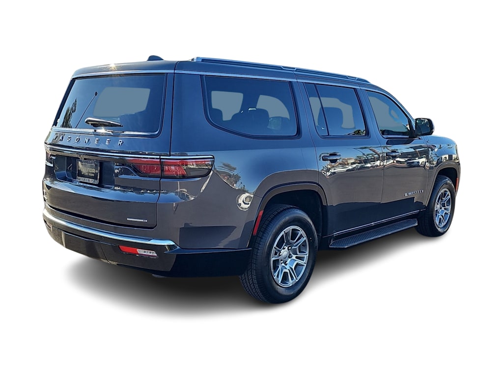 Thumbnail: 2022 Jeep Wagoneer - 17