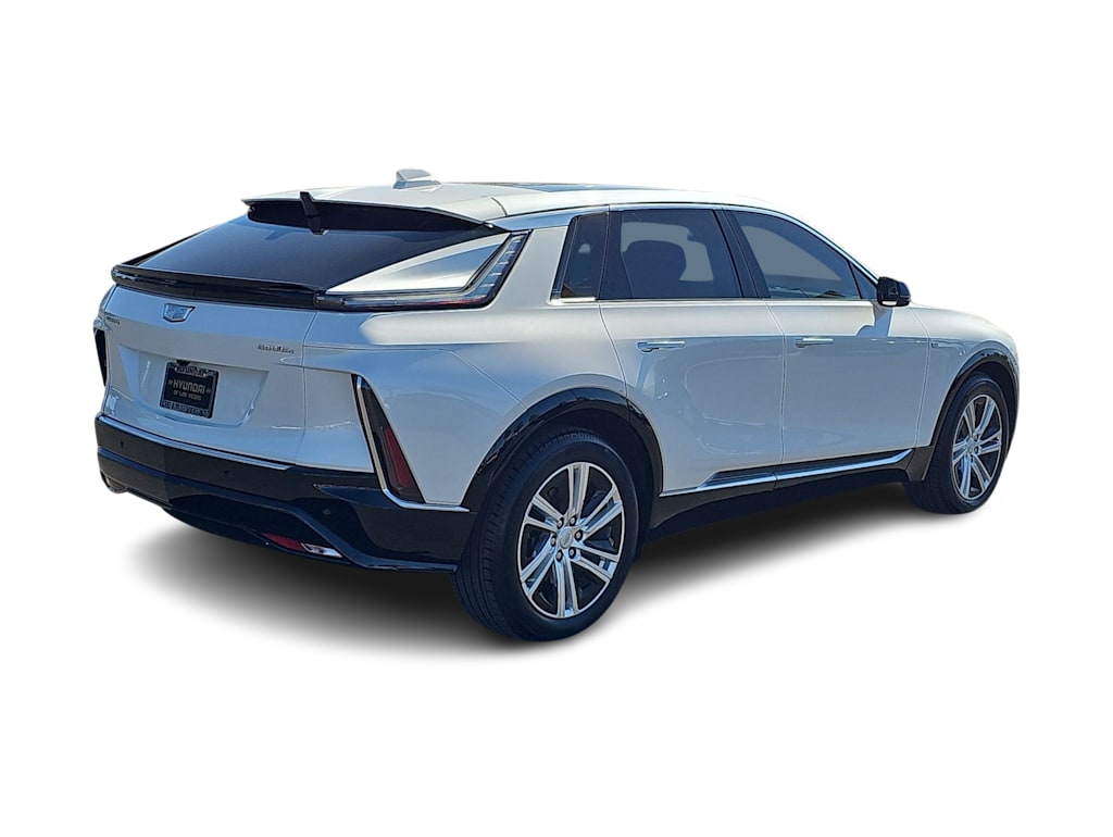 Thumbnail: 2024 Cadillac Lyriq - 18