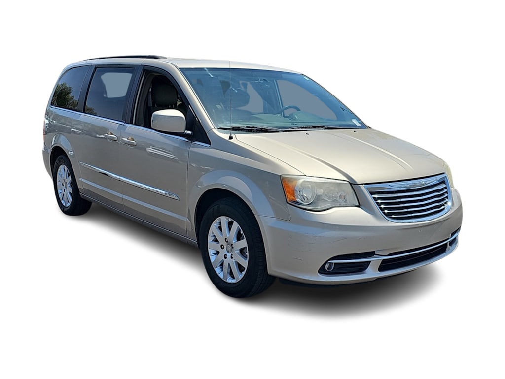 Thumbnail: 2013 Chrysler Town & Country - 17