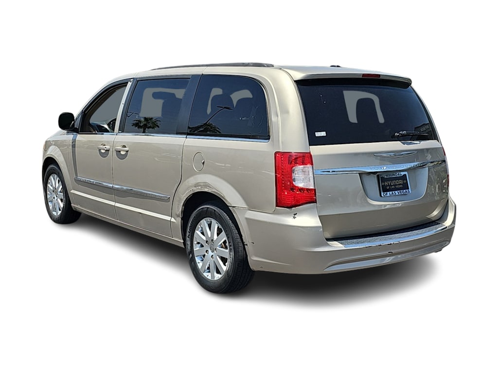 Thumbnail: 2013 Chrysler Town & Country - 4