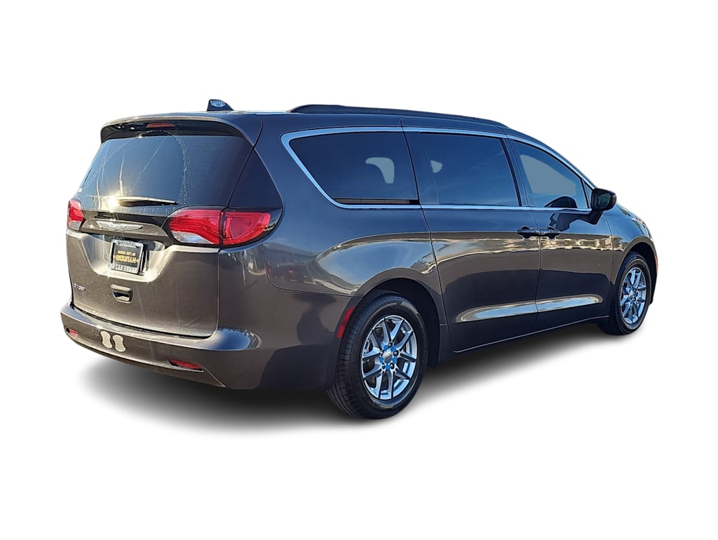Thumbnail: 2021 Chrysler Voyager - 19